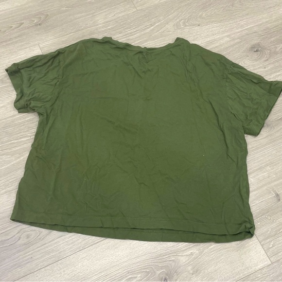 Calvin Klein Jeans • Comfortable Loose Olive Green T-shirt - Picture 2 of 7